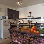 Well Equipped Apartment, Large Terrace, Bbq & Wifi Ria
