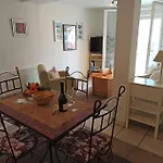 Well Equipped Apartment, Large Terrace, Bbq & Wifi *