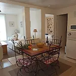 Well Equipped Apartment, Large Terrace, Bbq & Wifi Apartamento *