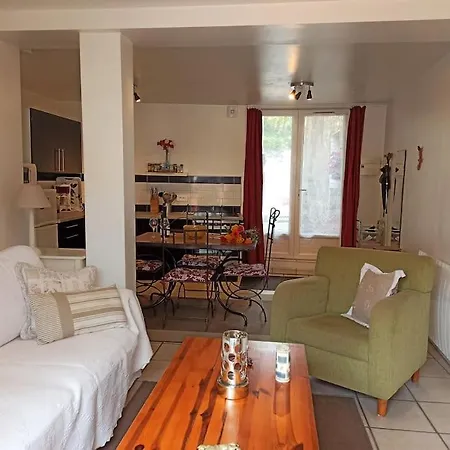 Well Equipped Apartment, Large Terrace, Bbq & Wifi Apartment Ria