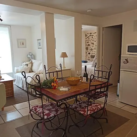 Well Equipped Apartment, Large Terrace, Bbq & Wifi Apartman *