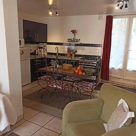 Well Equipped Apartment, Large Terrace, Bbq & Wifi *