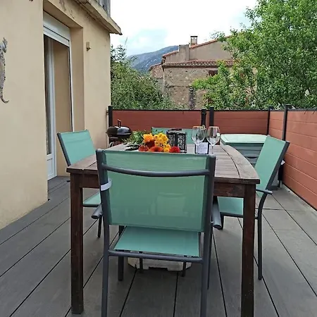 Well Equipped Apartment, Large Terrace, Bbq & Wifi Apartment *