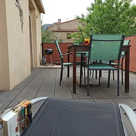 Well Equipped Apartment, Large Terrace, Bbq & Wifi