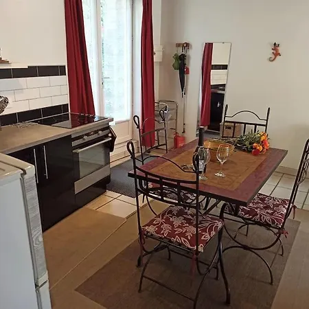 Well Equipped Apartment, Large Terrace, Bbq & Wifi Apartment *