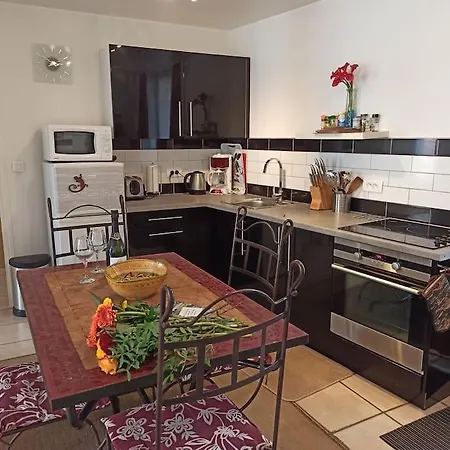 Apartment Well Equipped Apartment, Large Terrace, Bbq & Wifi *