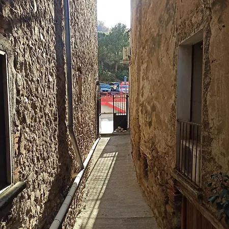 Well Equipped Apartment, Large Terrace, Bbq & Wifi *