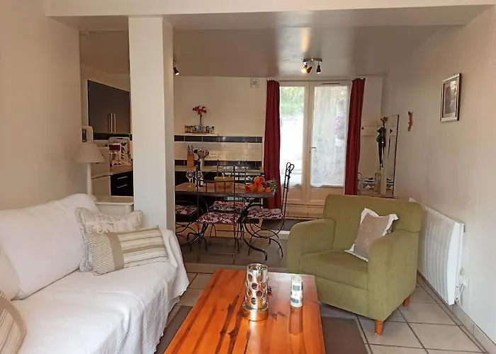 Well Equipped Apartment, Large Terrace, Bbq & Wifi דירה Ria