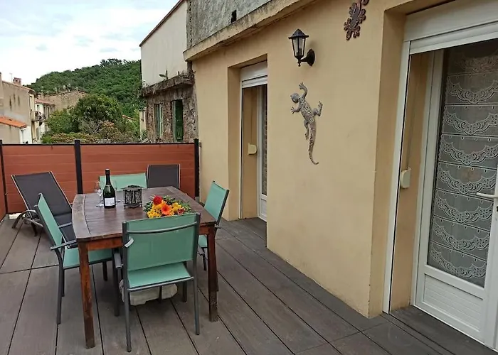 Well Equipped Apartment, Large Terrace, Bbq & Wifi